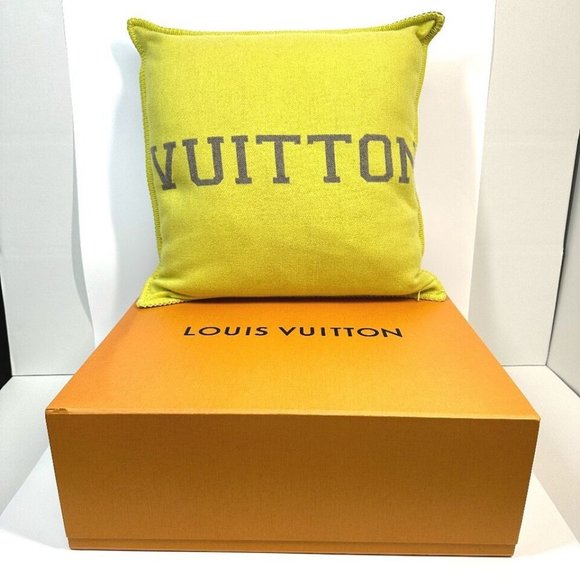 LOUIS VUITTON  Bicolor Cushion-Frio Louis pillow interior cushion Unused - Picture 15 of 16